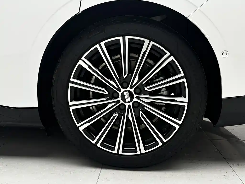 Geely Galaxy Starshine 8 2025 — фото 17
