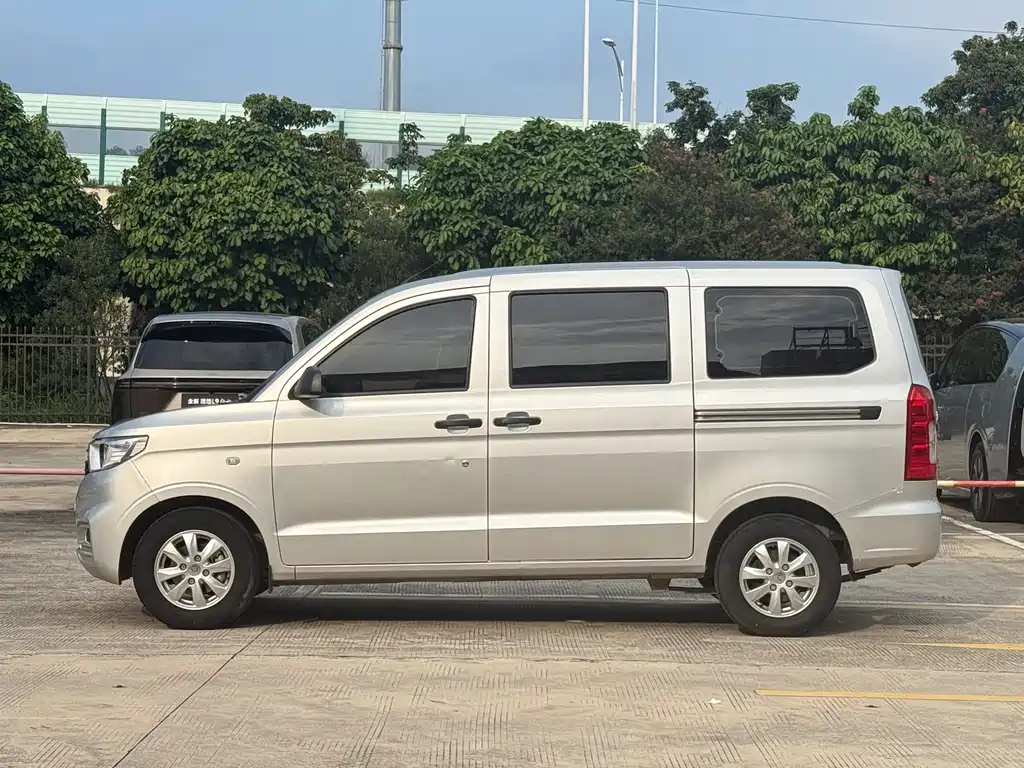 Wuling Hongguang V 2022