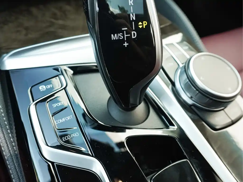BMW 5 Series 2021 — фото 12