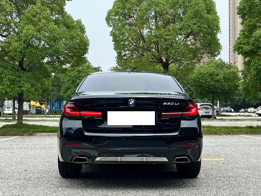 BMW 5 Series 2023 — фото 13