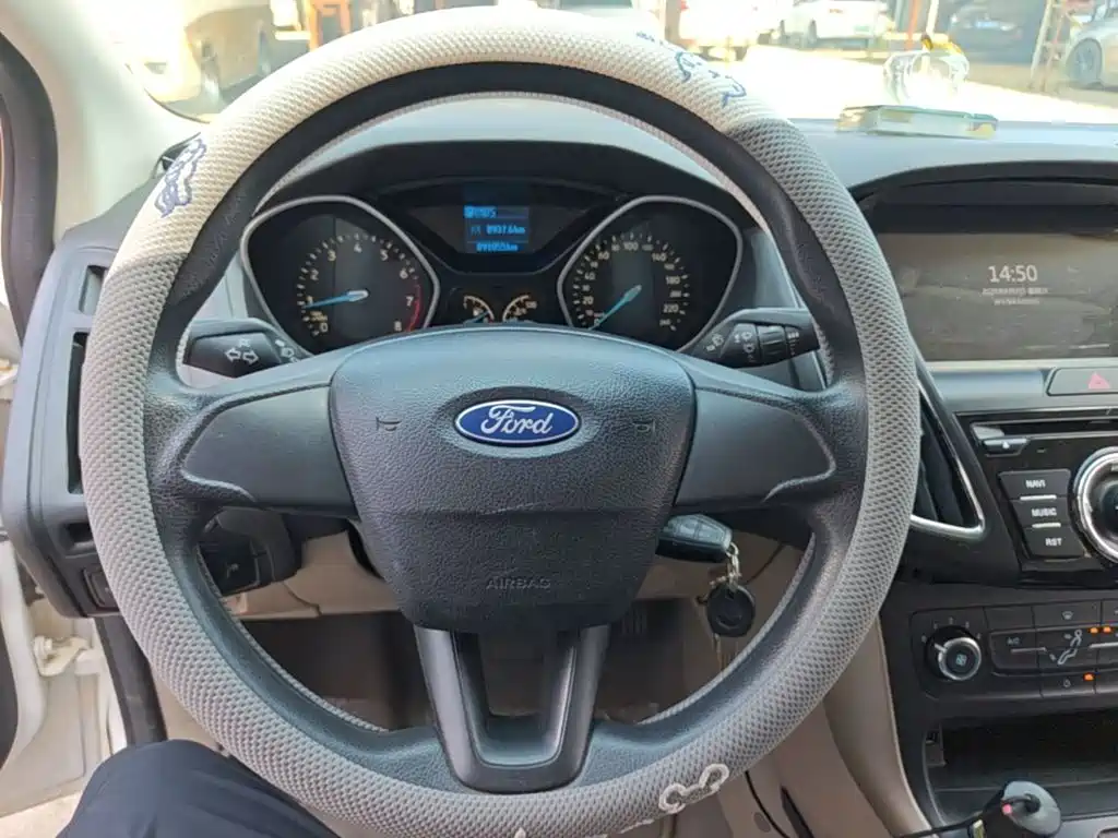 Ford Focus 2016 — фото 11