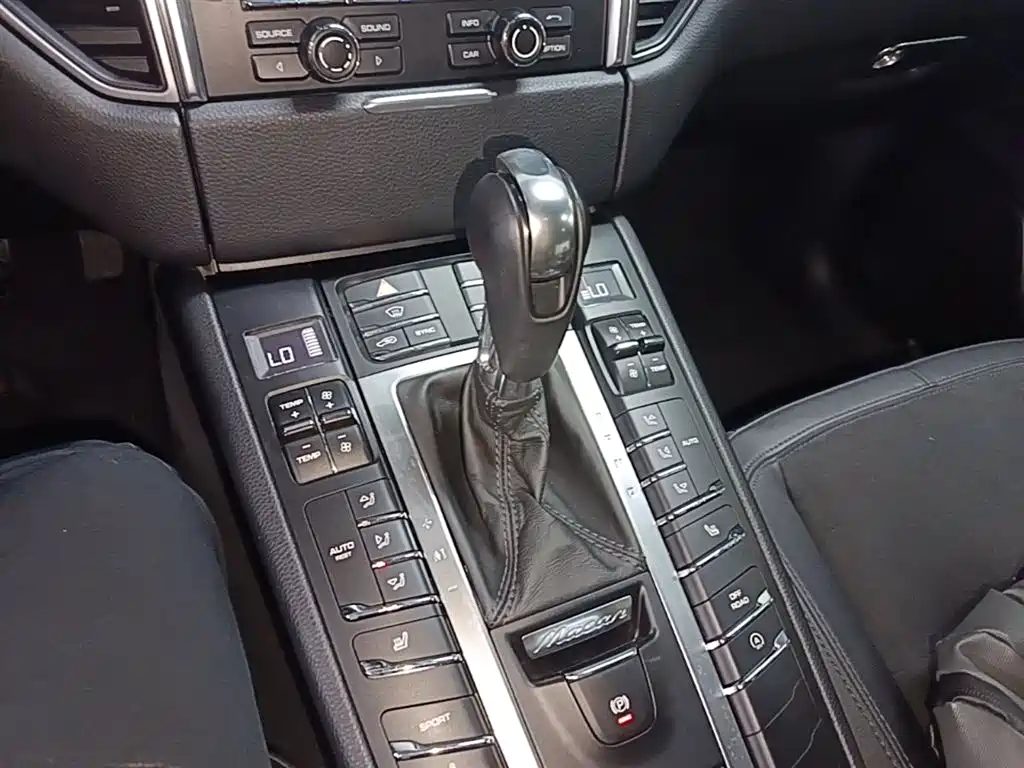 Porsche Macan 2016 — фото 14
