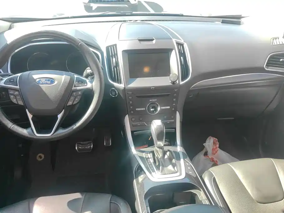 Ford Edge 2016 — фото 12