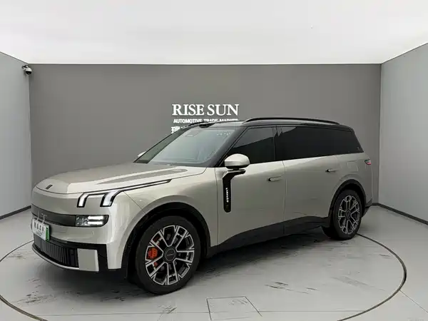 Lynk & Co 900 2025