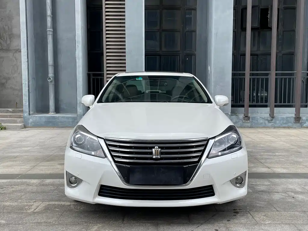 Toyota Crown 2015 — фото 2