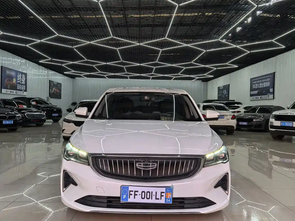 Geely Emgrand 2022