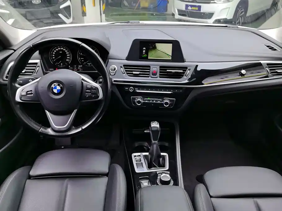 BMW 1 Series 2019 — фото 12