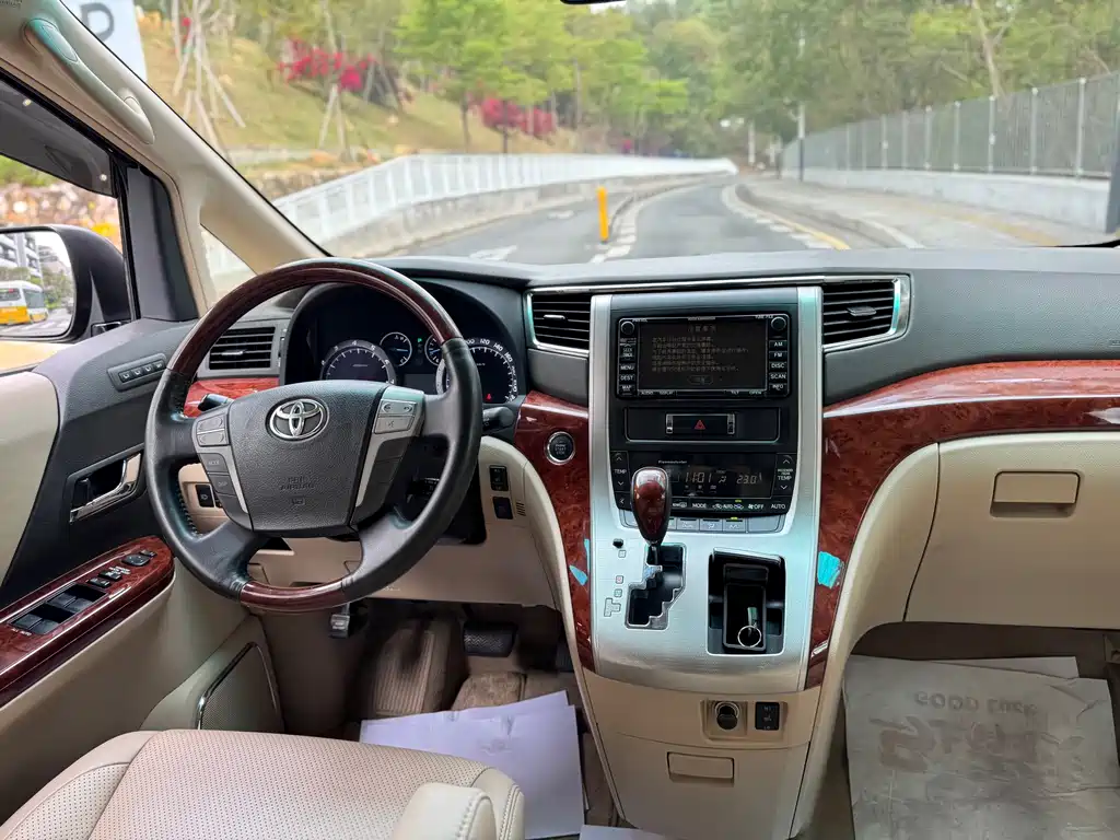 Toyota Alphard 2011 — фото 15