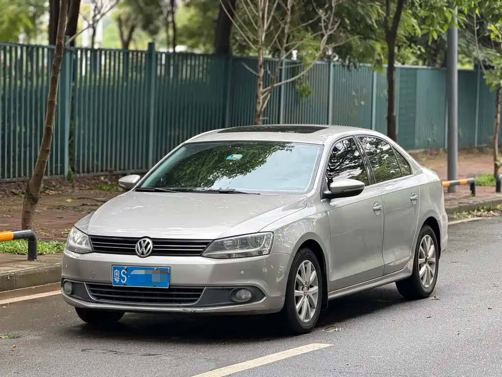 Volkswagen Sagitar 2013