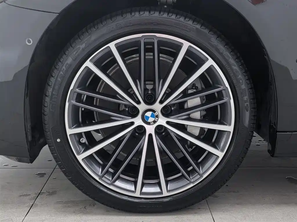 BMW 5 Series 2023 — фото 17