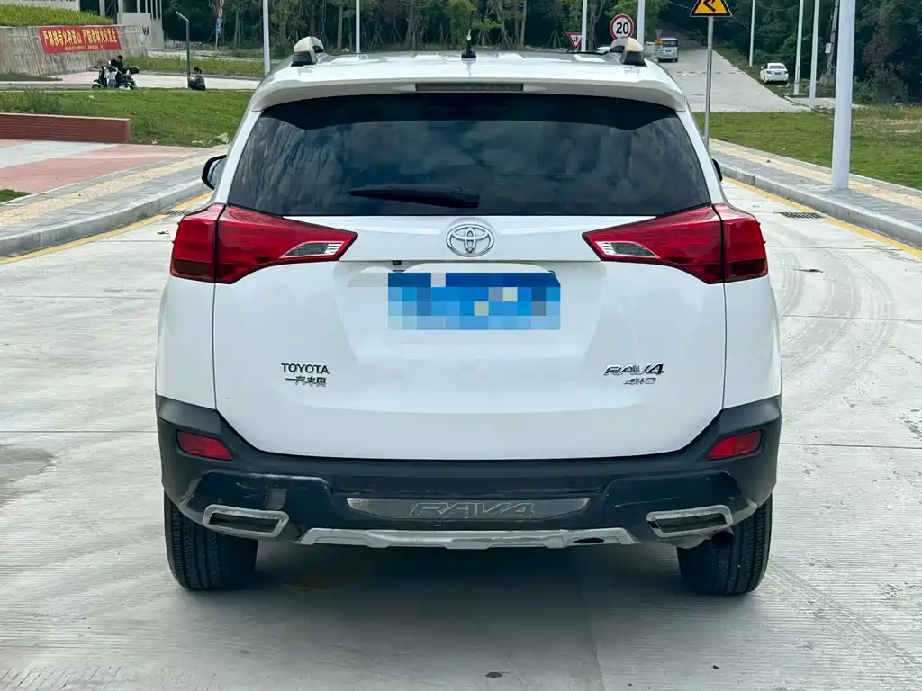 Toyota RAV4 2014 — фото 8