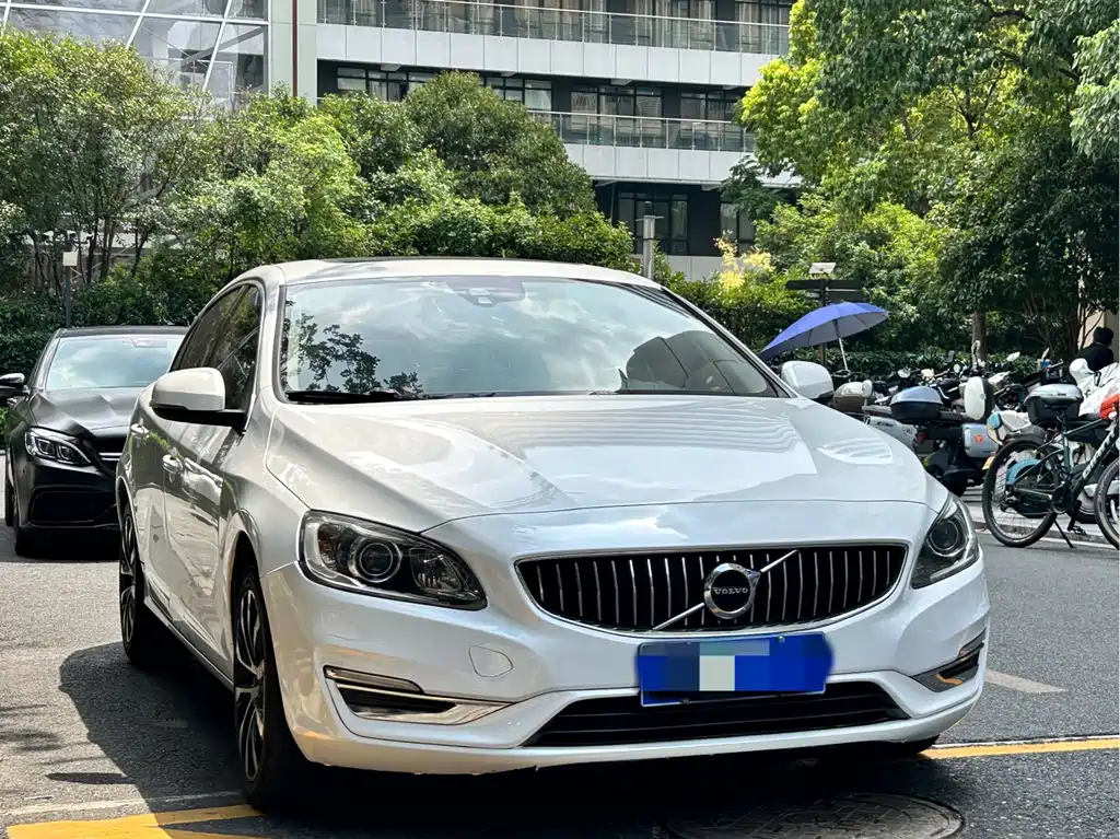 Volvo S60 2018 — фото 3