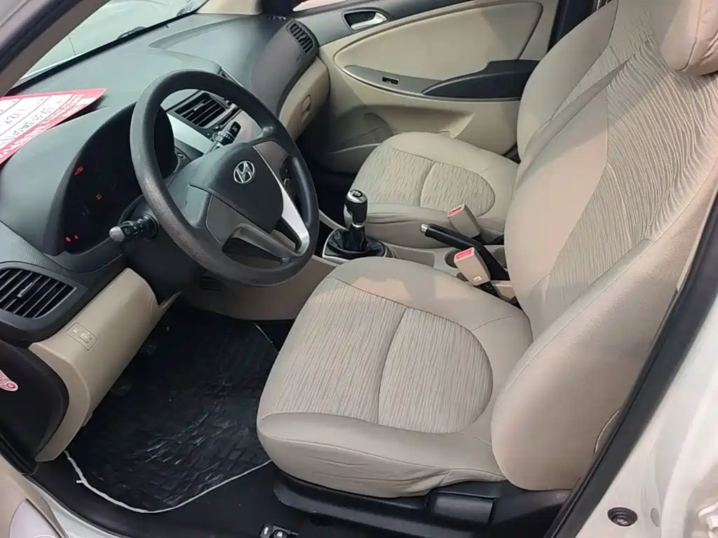 Hyundai Accent 2014 — фото 15