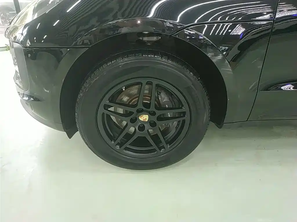 Porsche Macan 2019 — фото 23