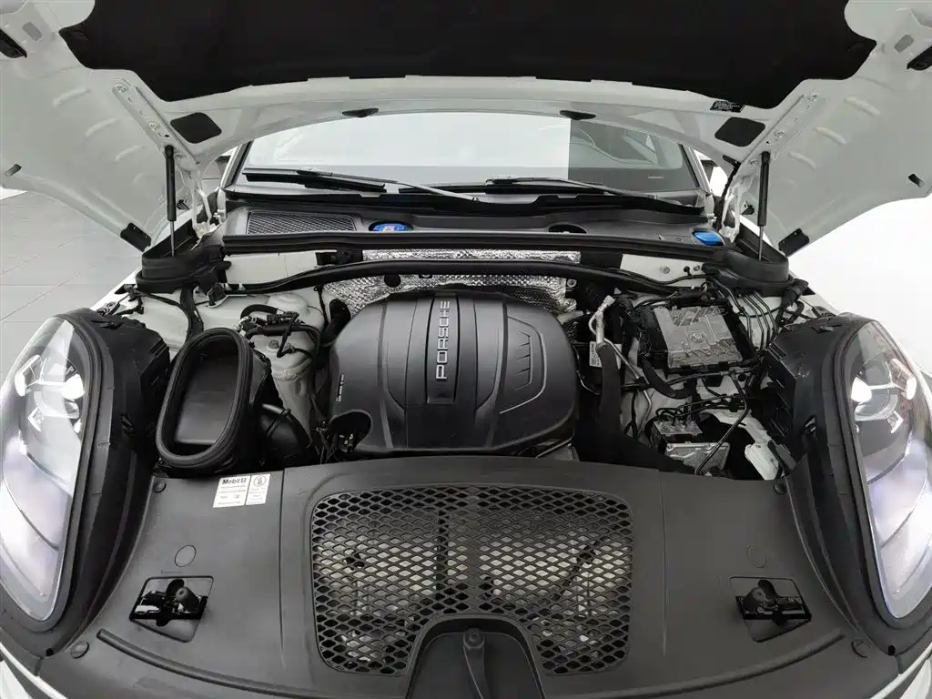 Porsche Macan 2021