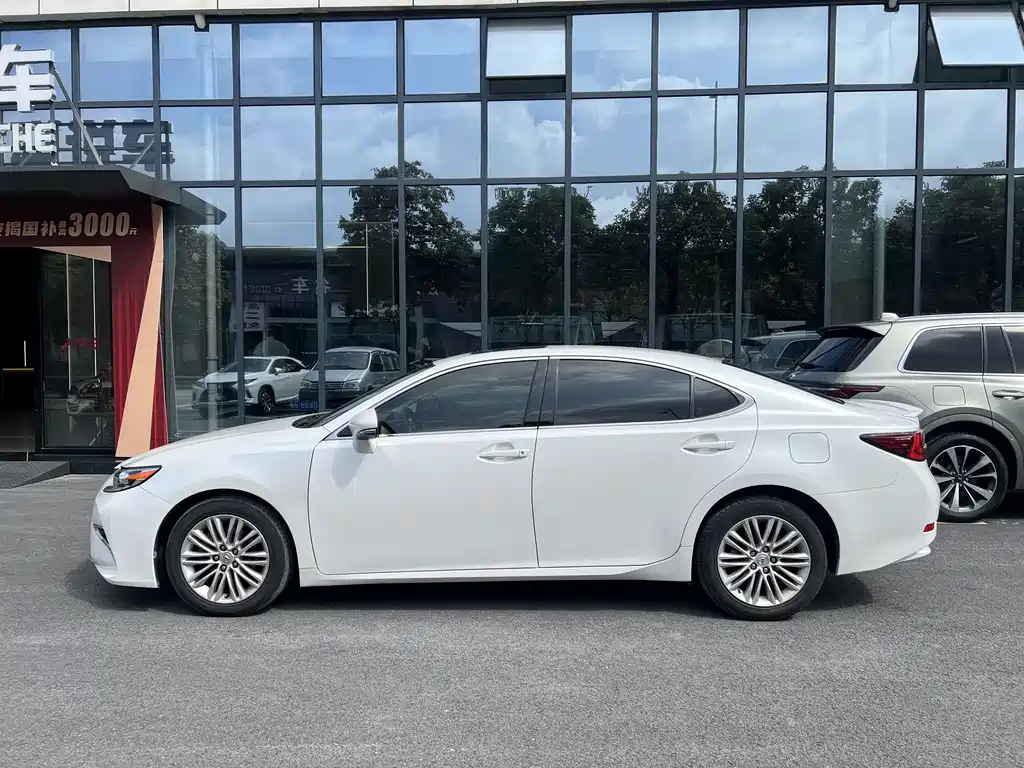 Lexus ES 2016 — фото 3