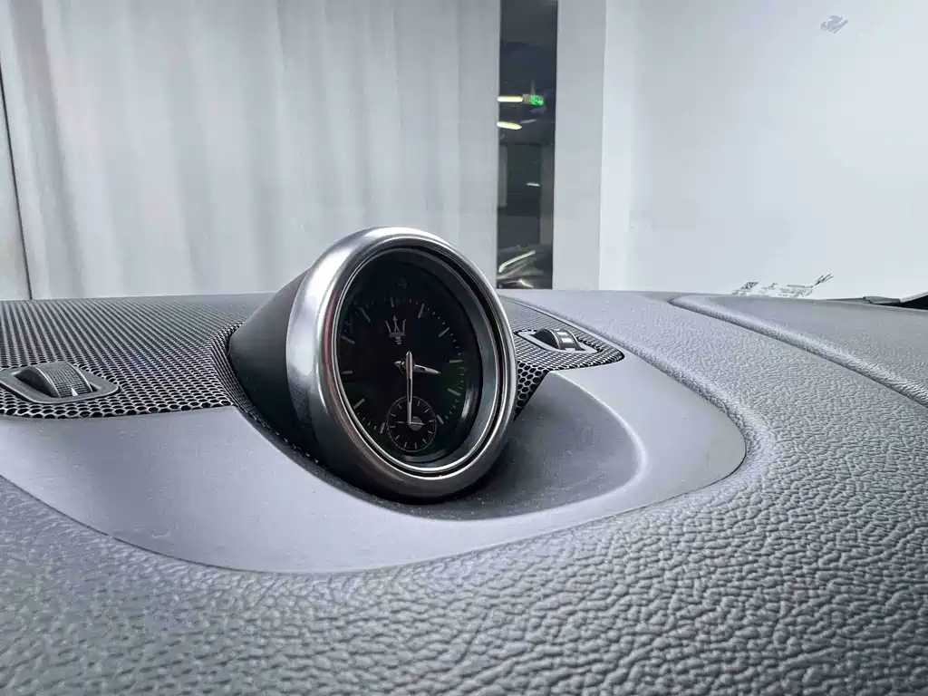 Maserati Levante 2018 — фото 16