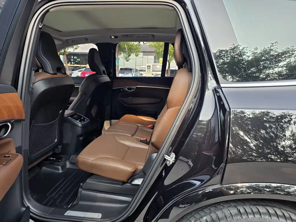 Volvo XC90 2019 — фото 12