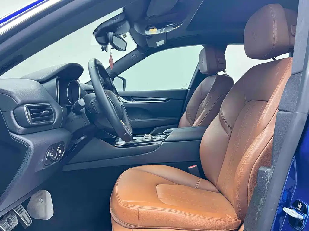 Maserati Levante 2018 — фото 12