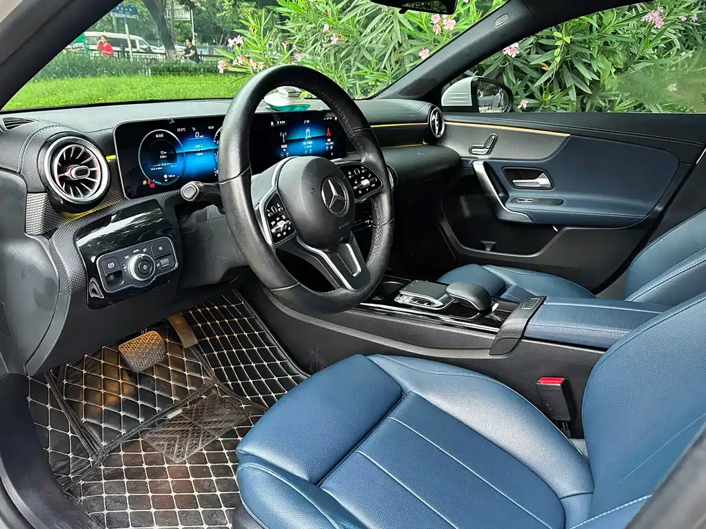 Mercedes-Benz A-Class 2019 — фото 12
