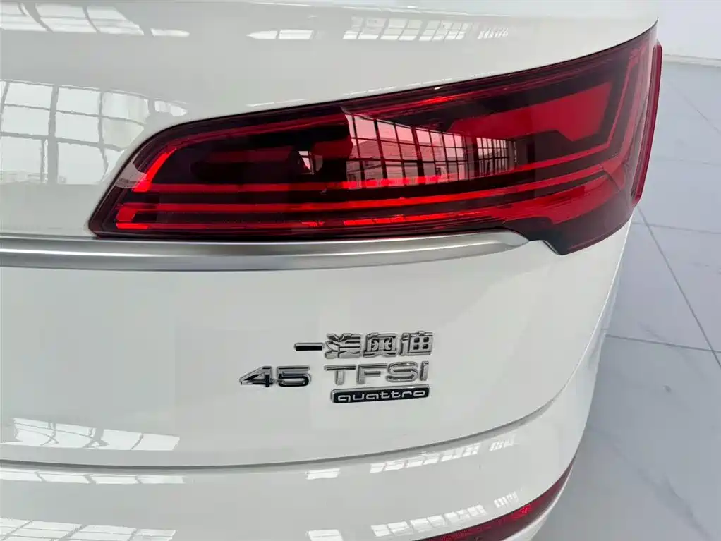 Audi Q5L 2022 — фото 18