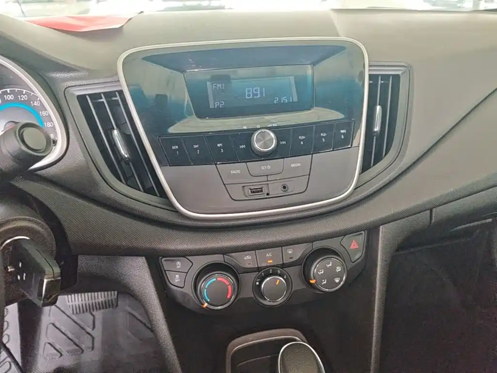Chevrolet Cavalier 2018 — фото 13