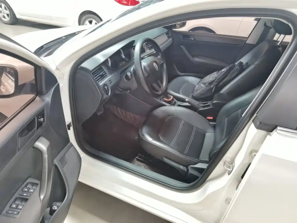 Skoda Rapid Spaceback 2018 — фото 16