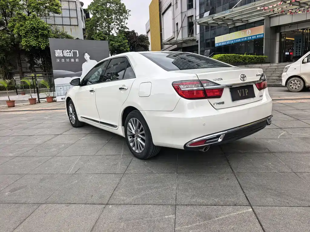 Toyota Camry 2016 — фото 5