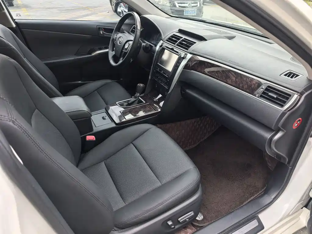 Toyota Camry 2016 — фото 10