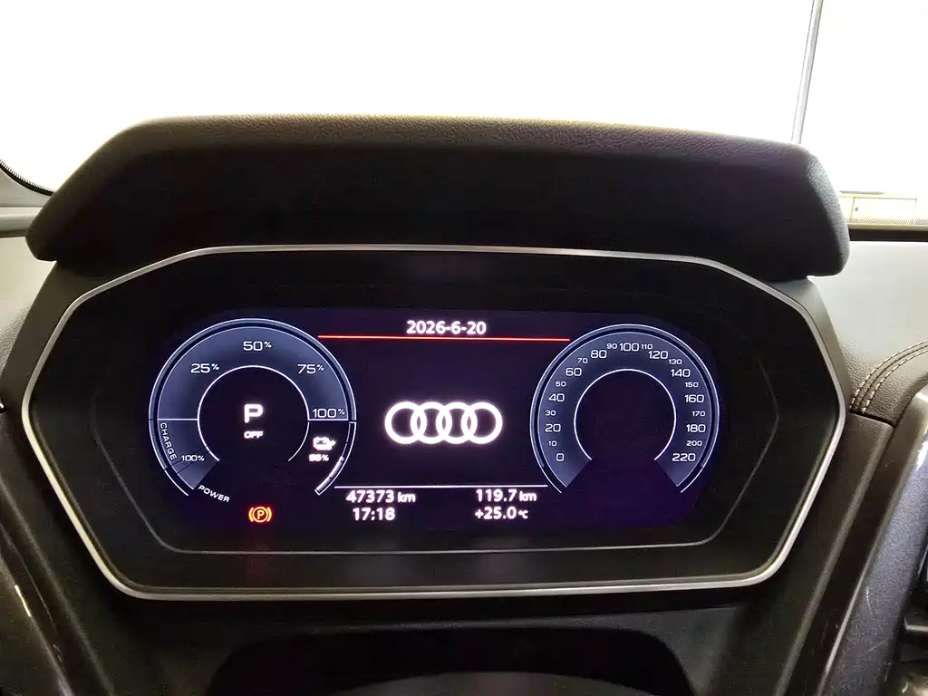Audi Q4 e-tron 2022 — фото 8