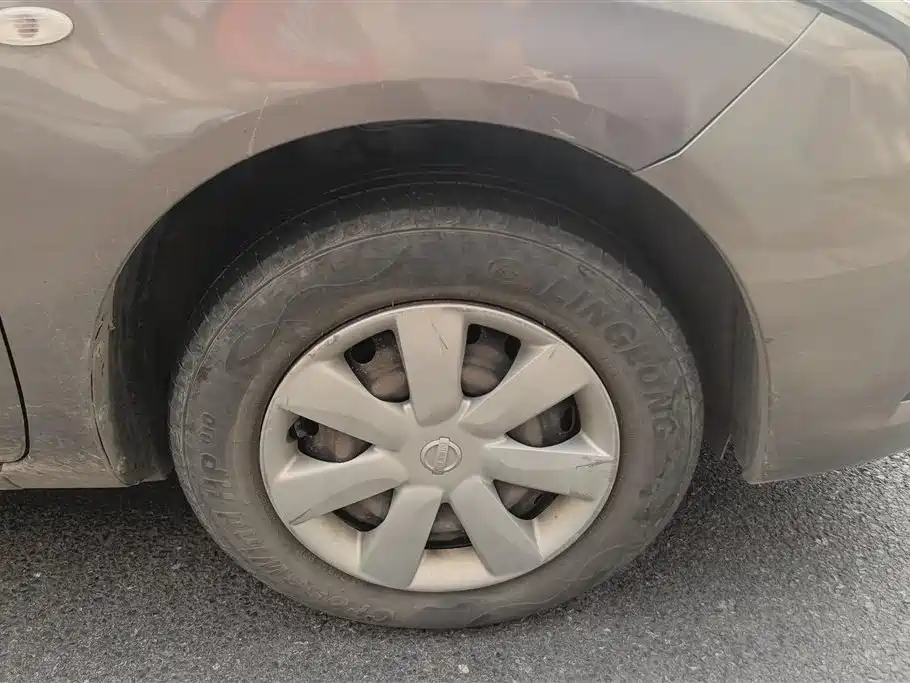 Nissan Sunny 2015