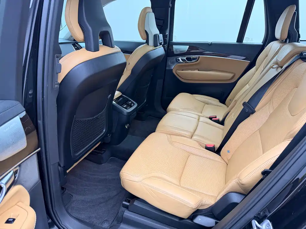 Volvo XC90 2016 — фото 15