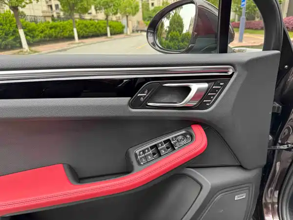 Porsche Macan 2021