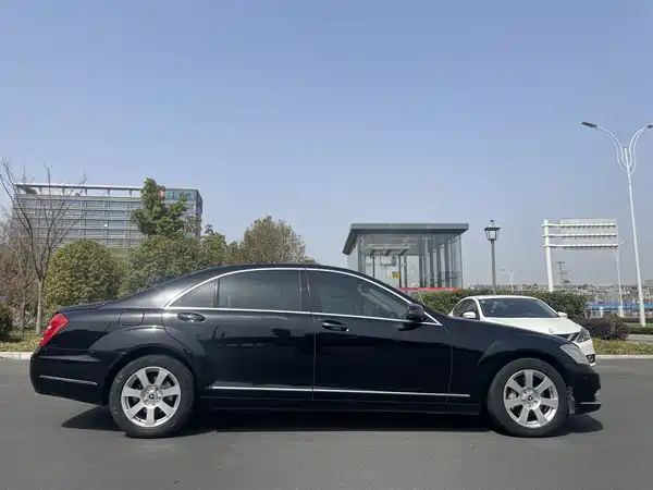 Mercedes-Benz S-Class 2012