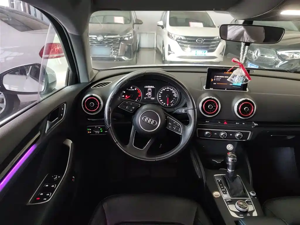 Audi A3 2018 — фото 11
