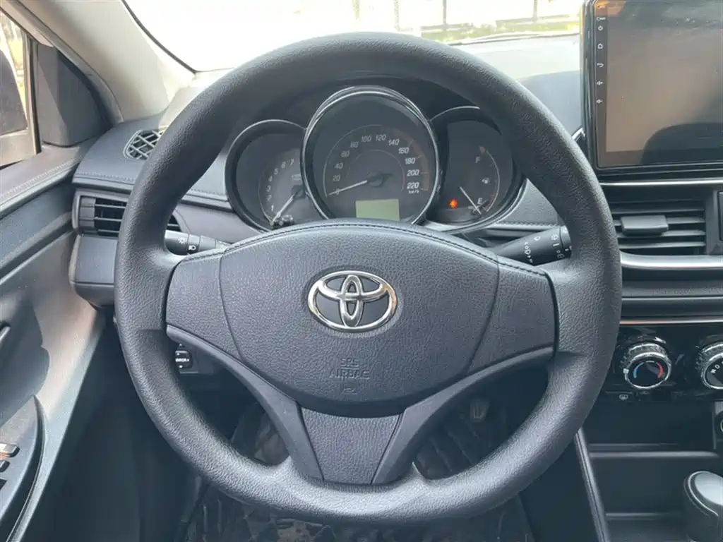 Toyota Yaris L 2020 — фото 4