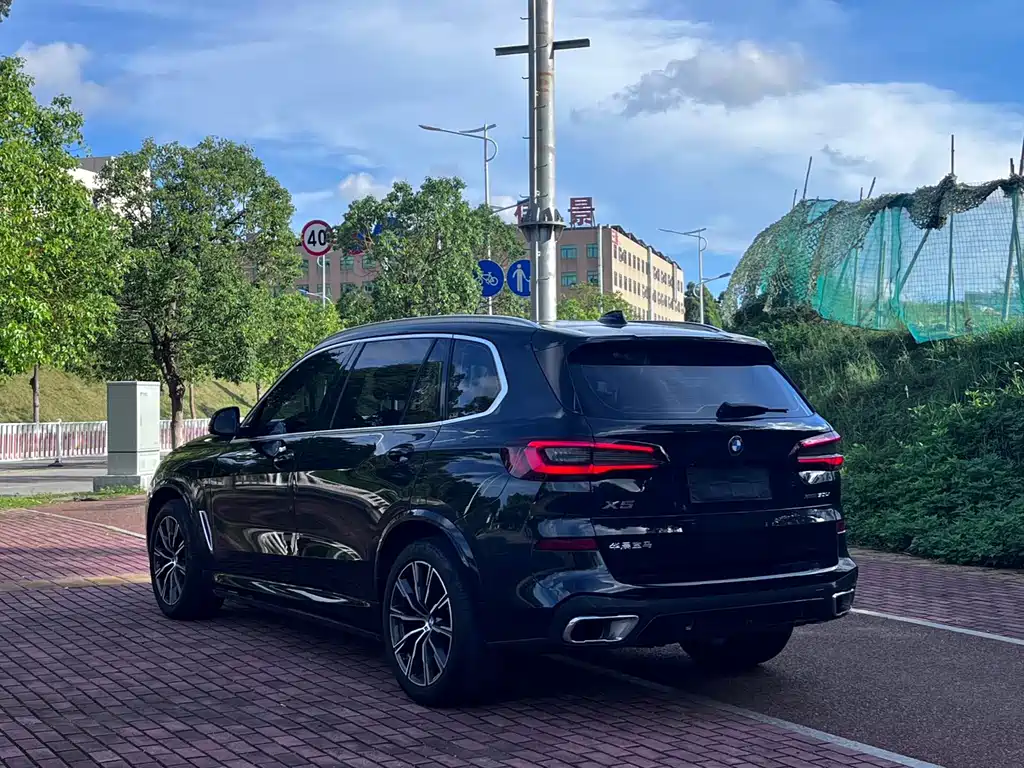 BMW X5 2023