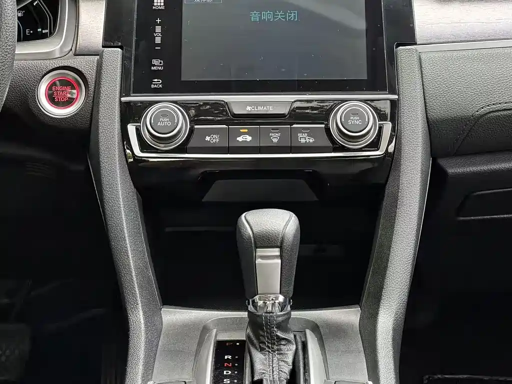 Honda Civic 2018 — фото 11