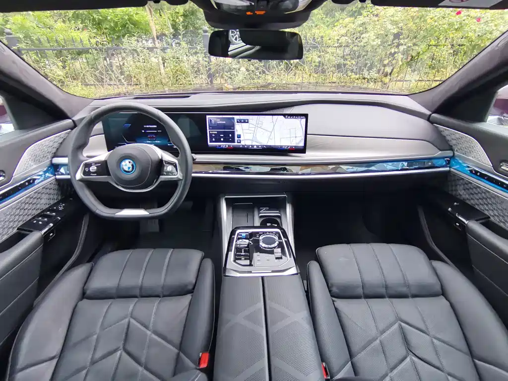 BMW i7 2024 — фото 23