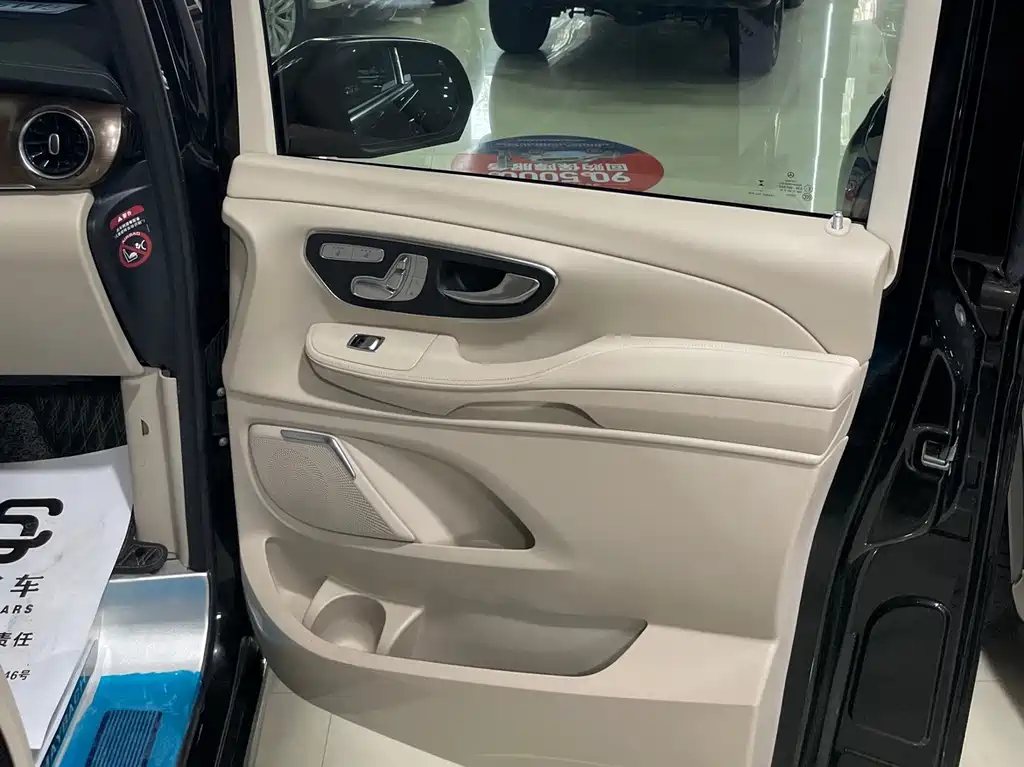 Mercedes-Benz V-Class 2023 — фото 19