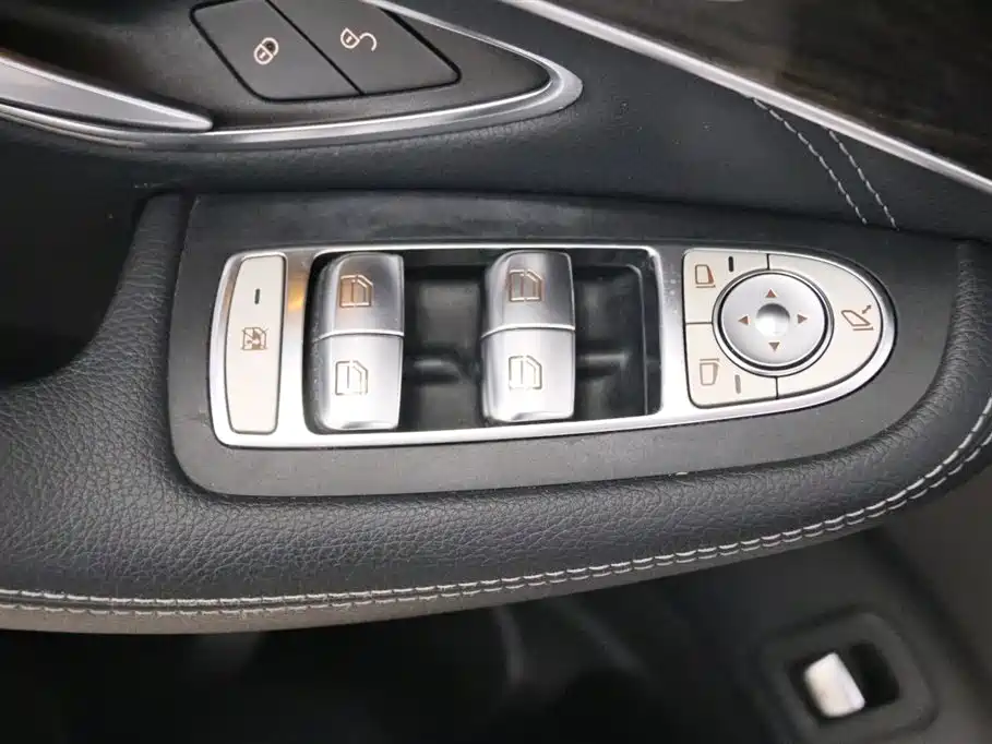 Mercedes-Benz GLC 2018 — фото 12