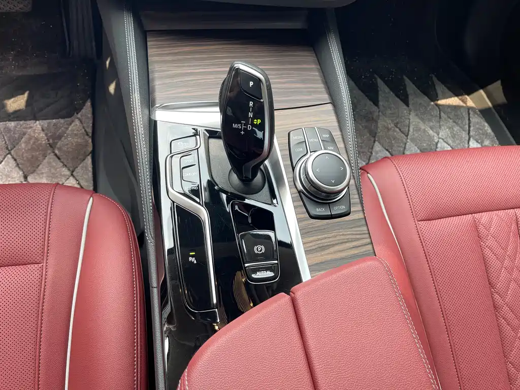 BMW 5 Series 2022 — фото 16