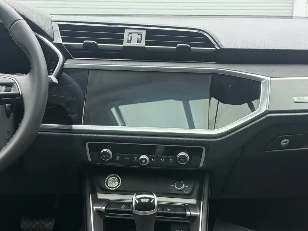Audi Q3 2022 — фото 14