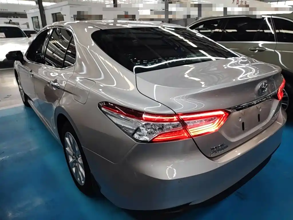Toyota Camry 2018 — фото 5