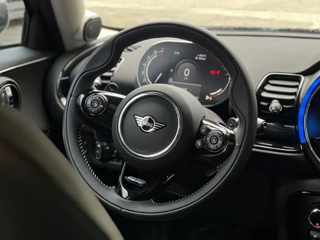MINI Clubman 2021 — фото 11