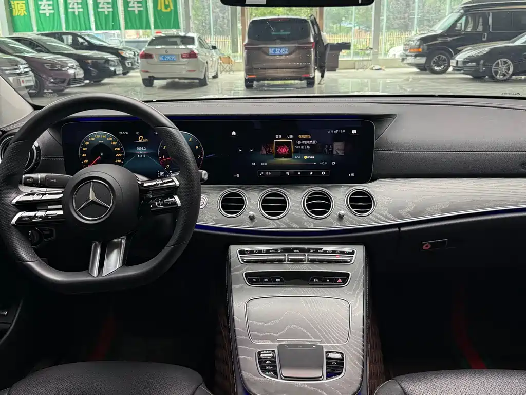 Mercedes-Benz E-Class 2020 — фото 16