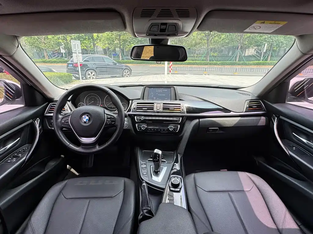 BMW 3 Series 2017 — фото 8