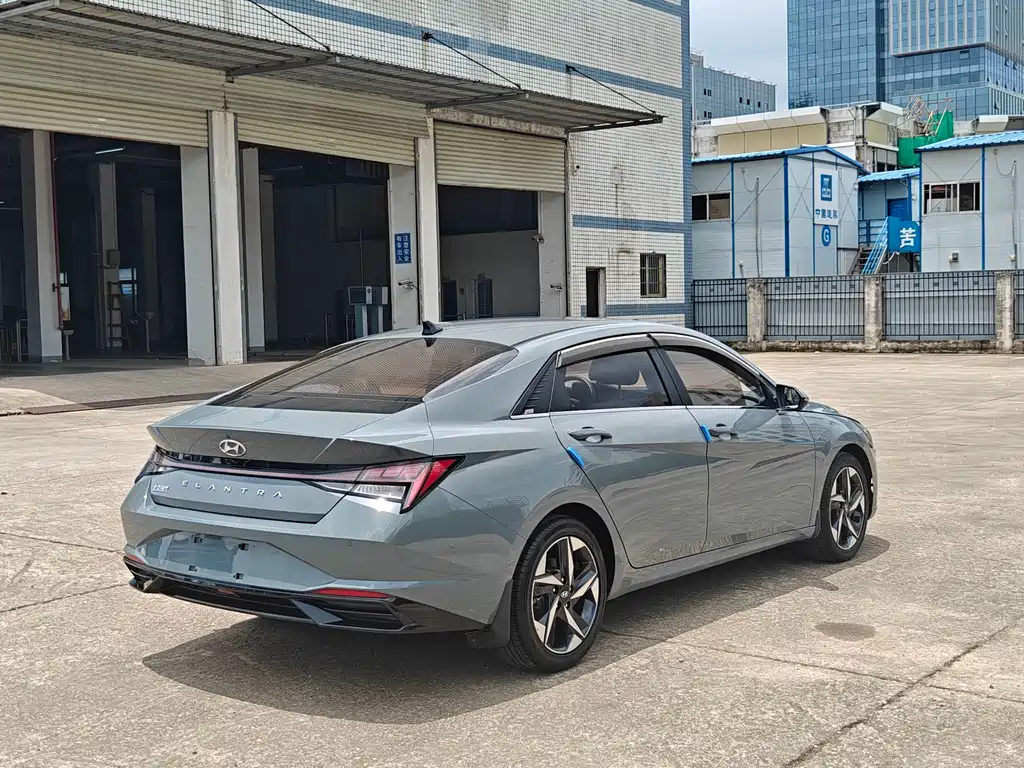 Hyundai Elantra 2022