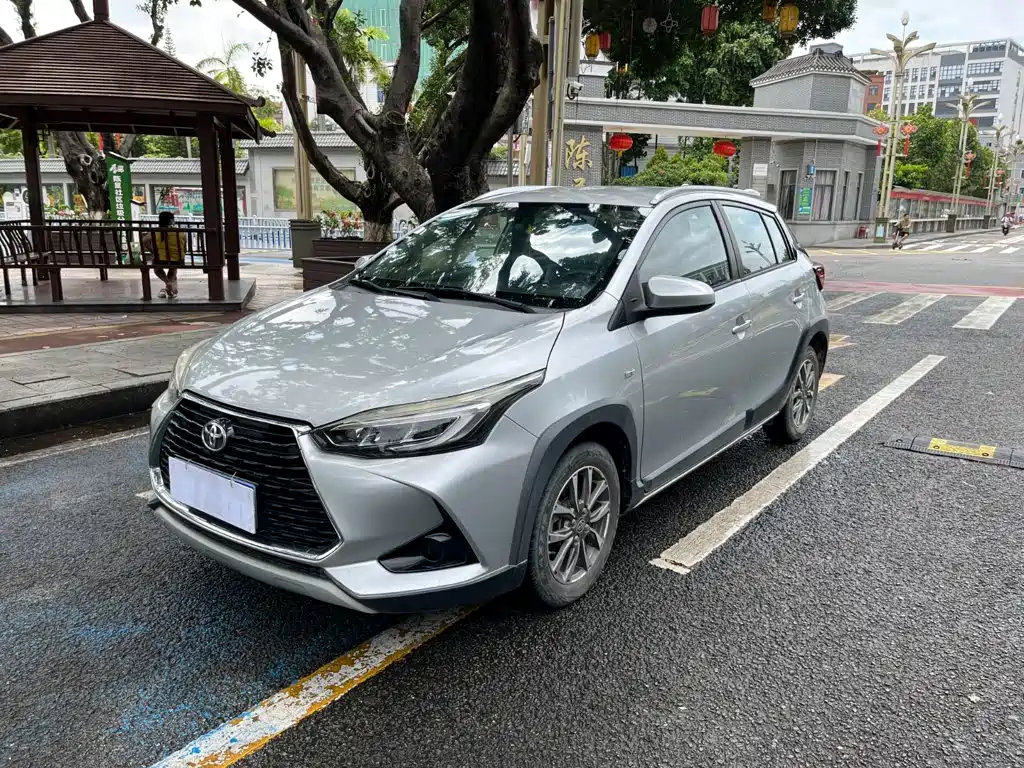 Toyota Yaris L 2021