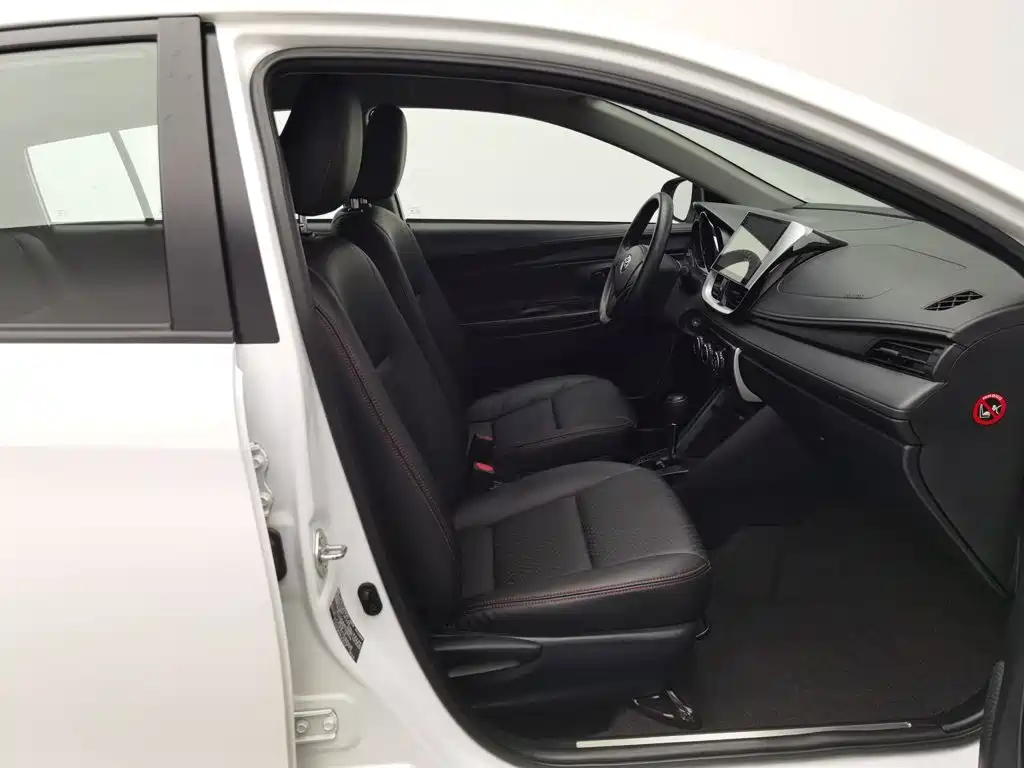 Toyota Yaris L 2017 — фото 23